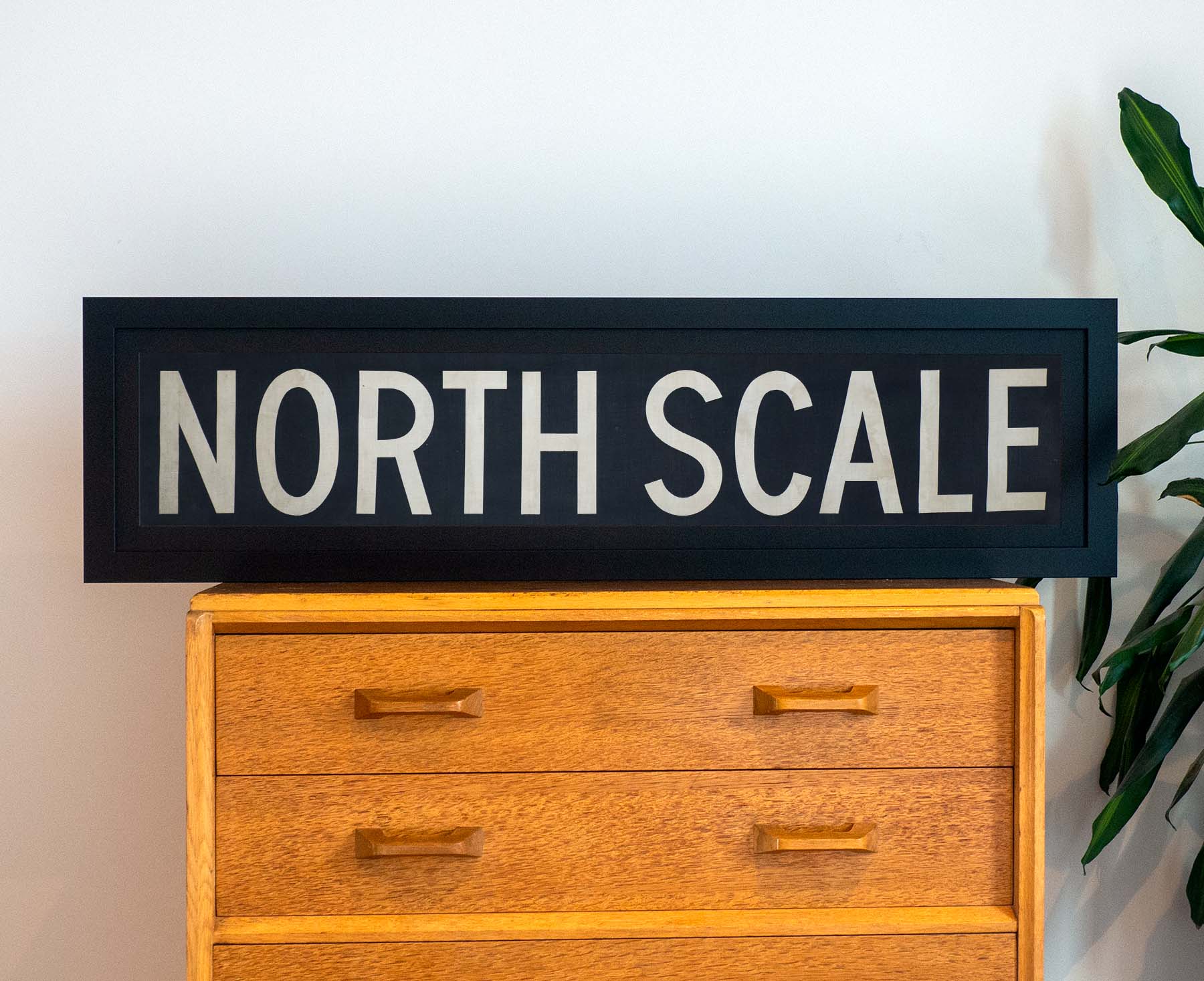 North Scale 1960s Framed Bus Blind – The Letter Arty